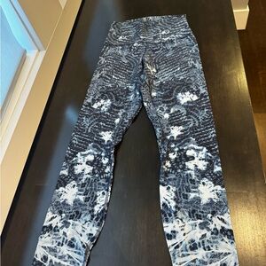 7 pair Lululemon leggings